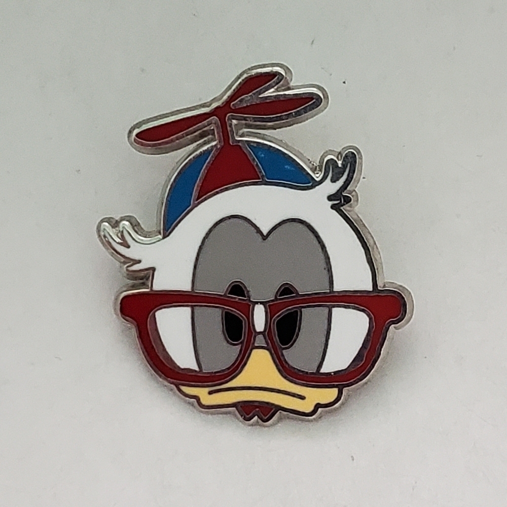 Disney Pin Trading Nerds Rock Donald Duck With Glasses Collection Pin